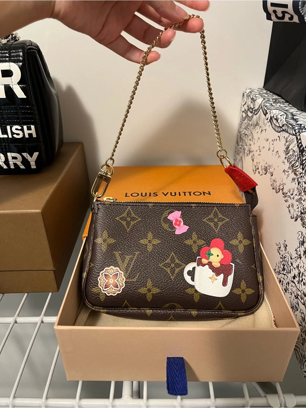 Louis Vuitton Limited Xmas 2025 edition Vivienne Pochette - Picture 2 of 7